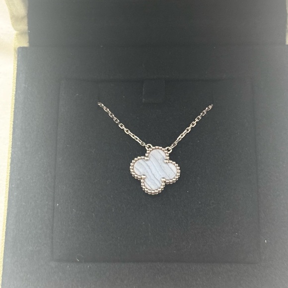 Van Cleef & Arpels Vintage Alhambra Chalcedony Necklace - Picture 6 of 8